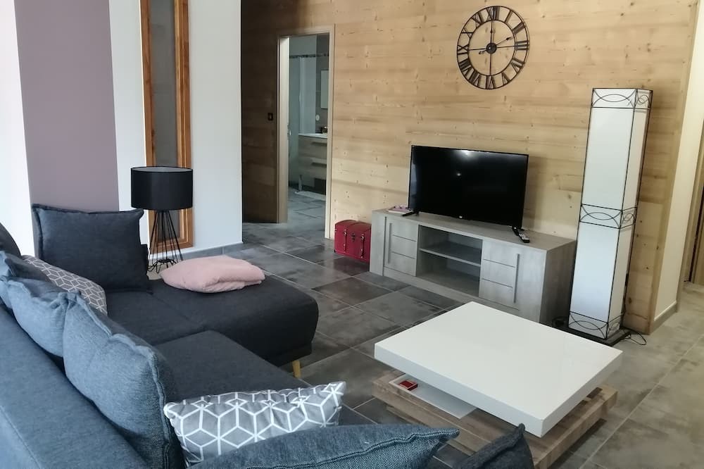Photo of Livingroom in Saint-Point-Lac