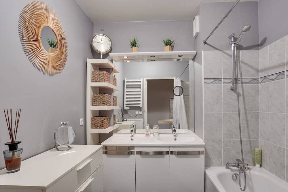 Photo of Bathroom in Orly