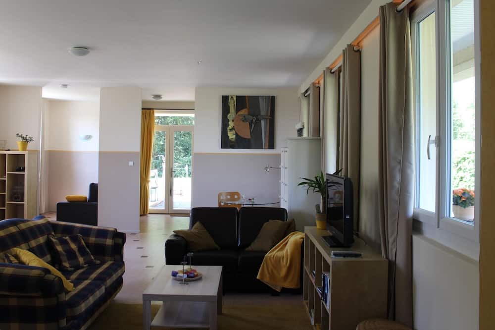 Photo of Livingroom in Cuzy