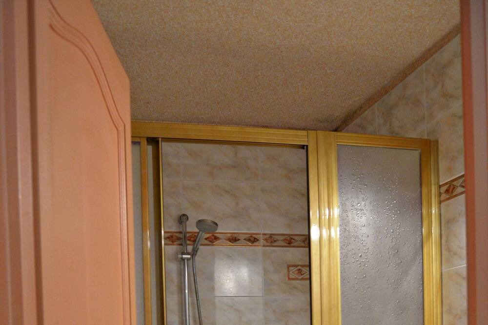Photo of Bathroom in Nyons