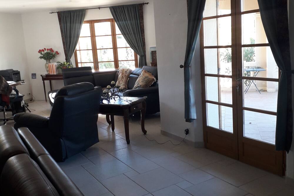 Photo of Livingroom in Caromb