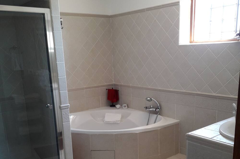 Photo of Bathroom in Caromb