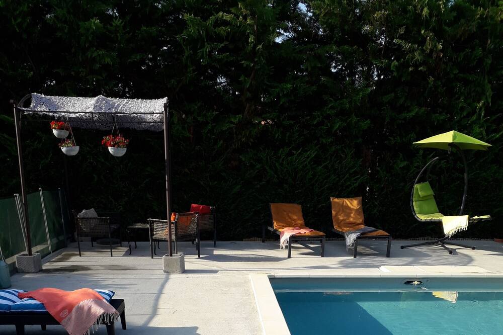 Photo of Outdoor in Caromb
