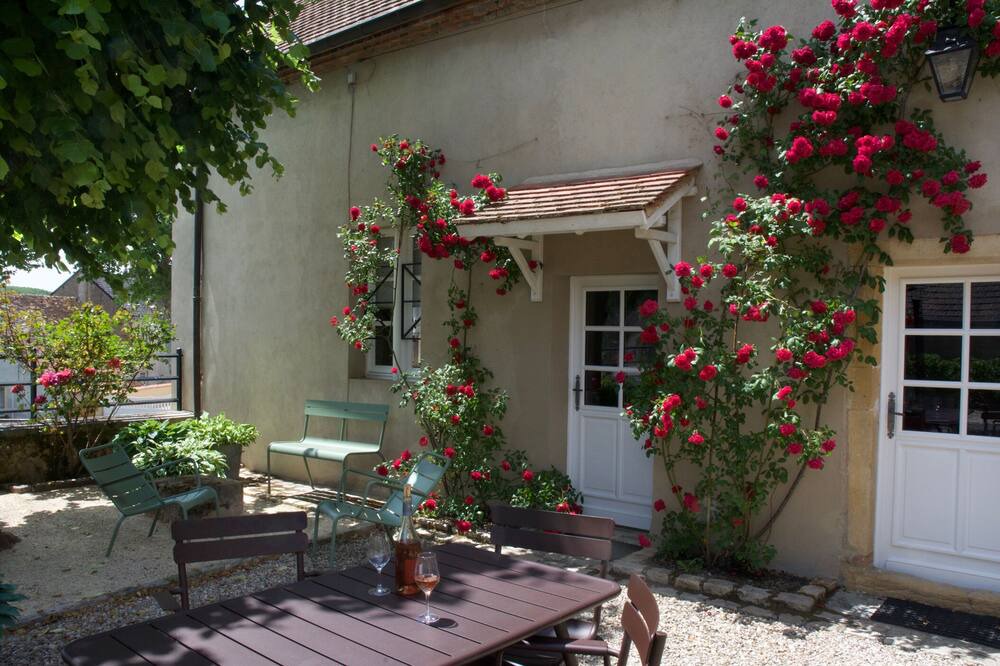 Photo of Outdoor in Issy-l'Eveque