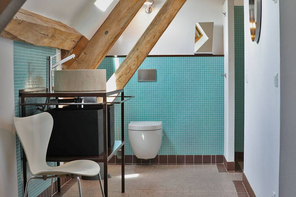 Photo of Bathroom in Issy-l'Eveque