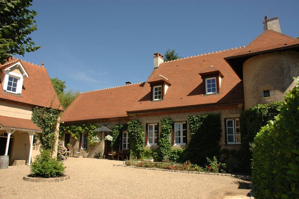 Photo of Outdoor in Issy-l'Eveque
