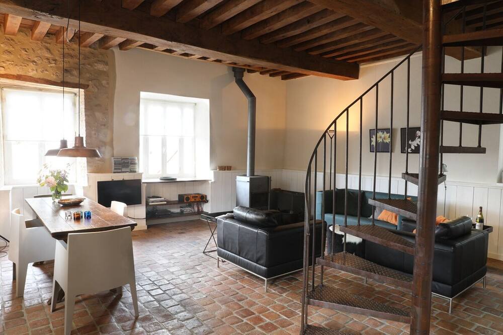 Photo of Livingroom in Issy-l'Eveque