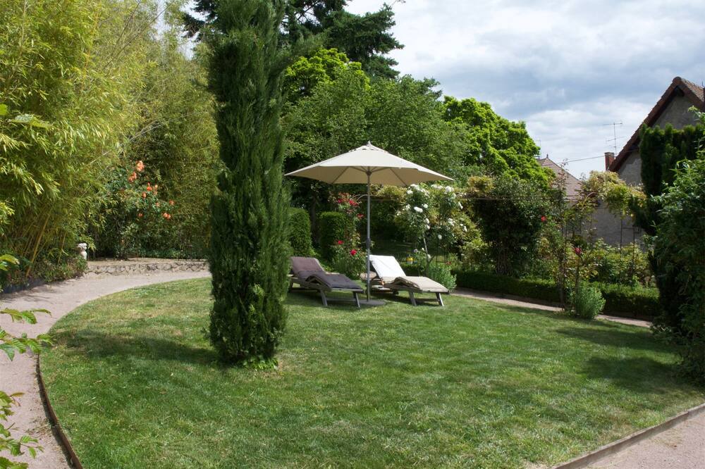 Photo of Outdoor in Issy-l'Eveque