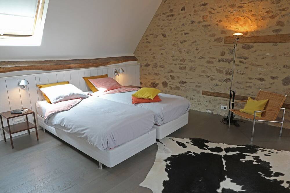Photo of Bedroom in Issy-l'Eveque