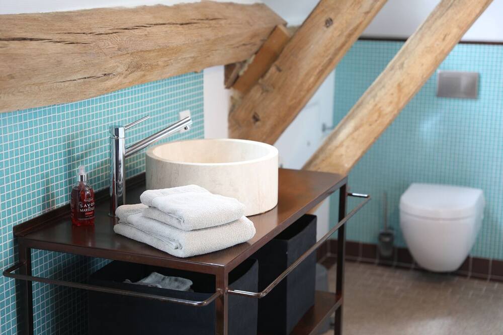 Photo of Bathroom in Issy-l'Eveque