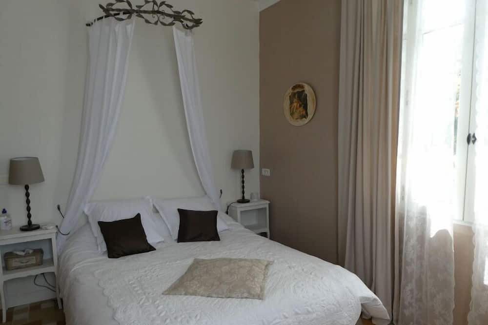 Photo of Bedroom in Caromb