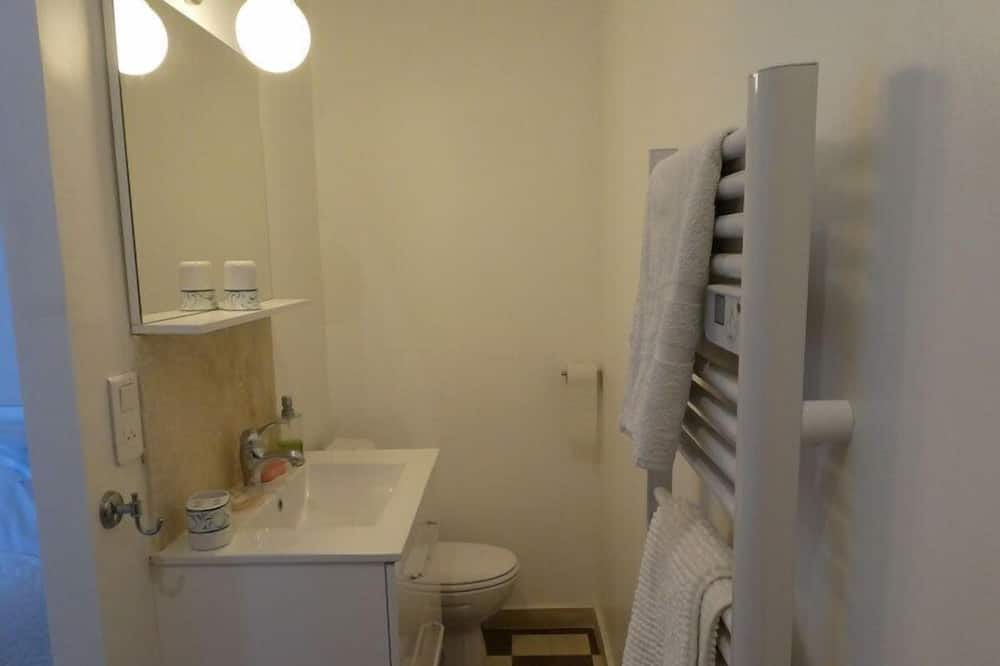 Photo of Bathroom in Caromb