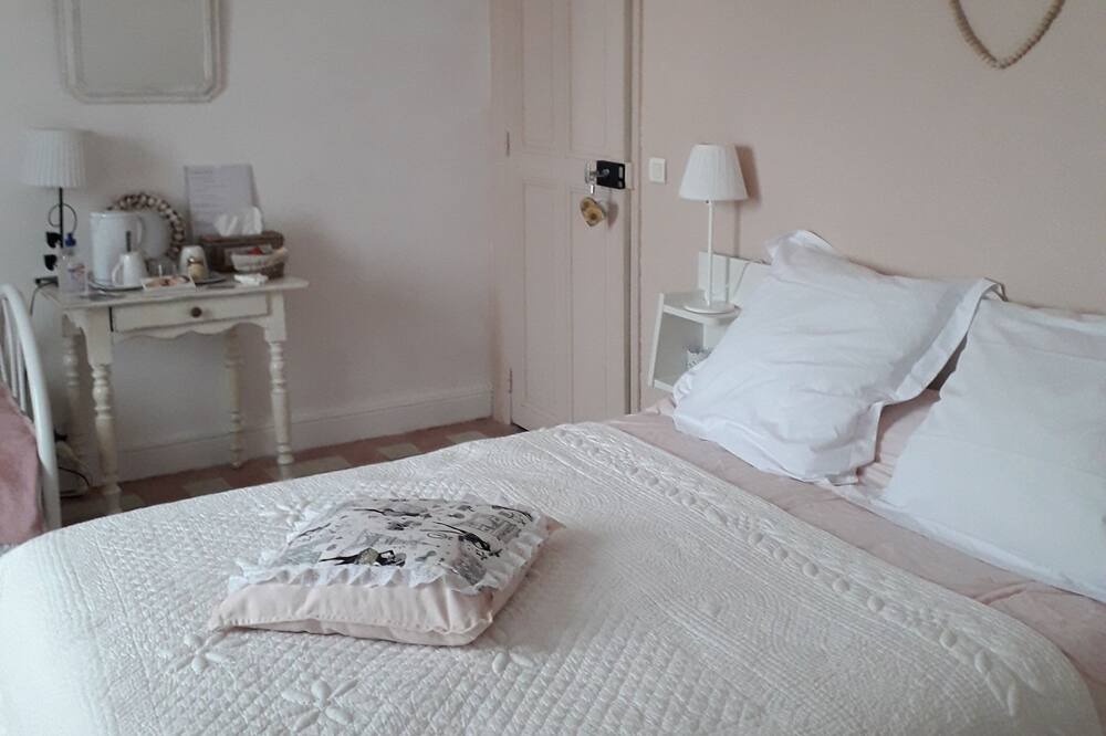 Photo of Bedroom in Caromb