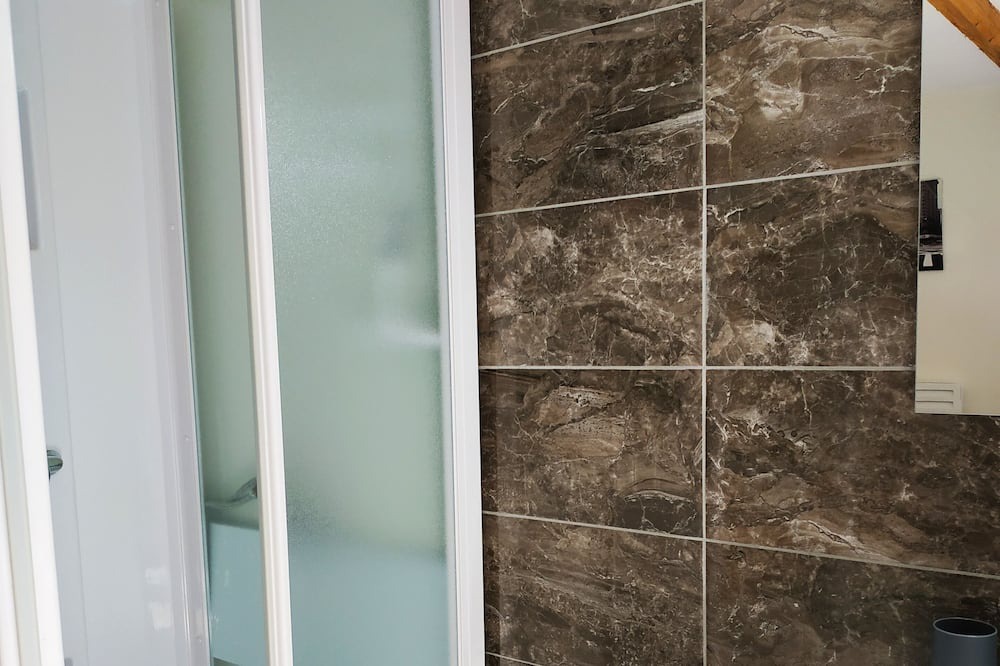 Photo of Bathroom in Louhans