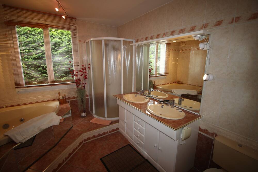 Photo of Bathroom in Toulaud