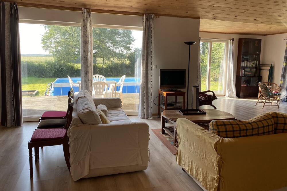 Photo of Livingroom in Saint-Germain-Chassenay