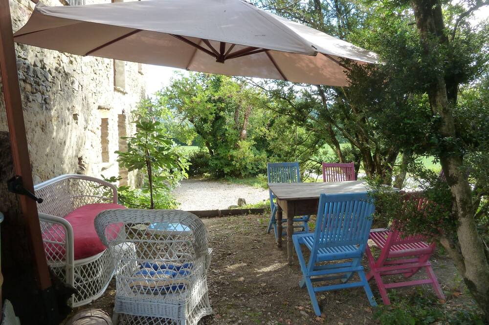 Photo of Patio Balcony in Piegros-la-Clastre