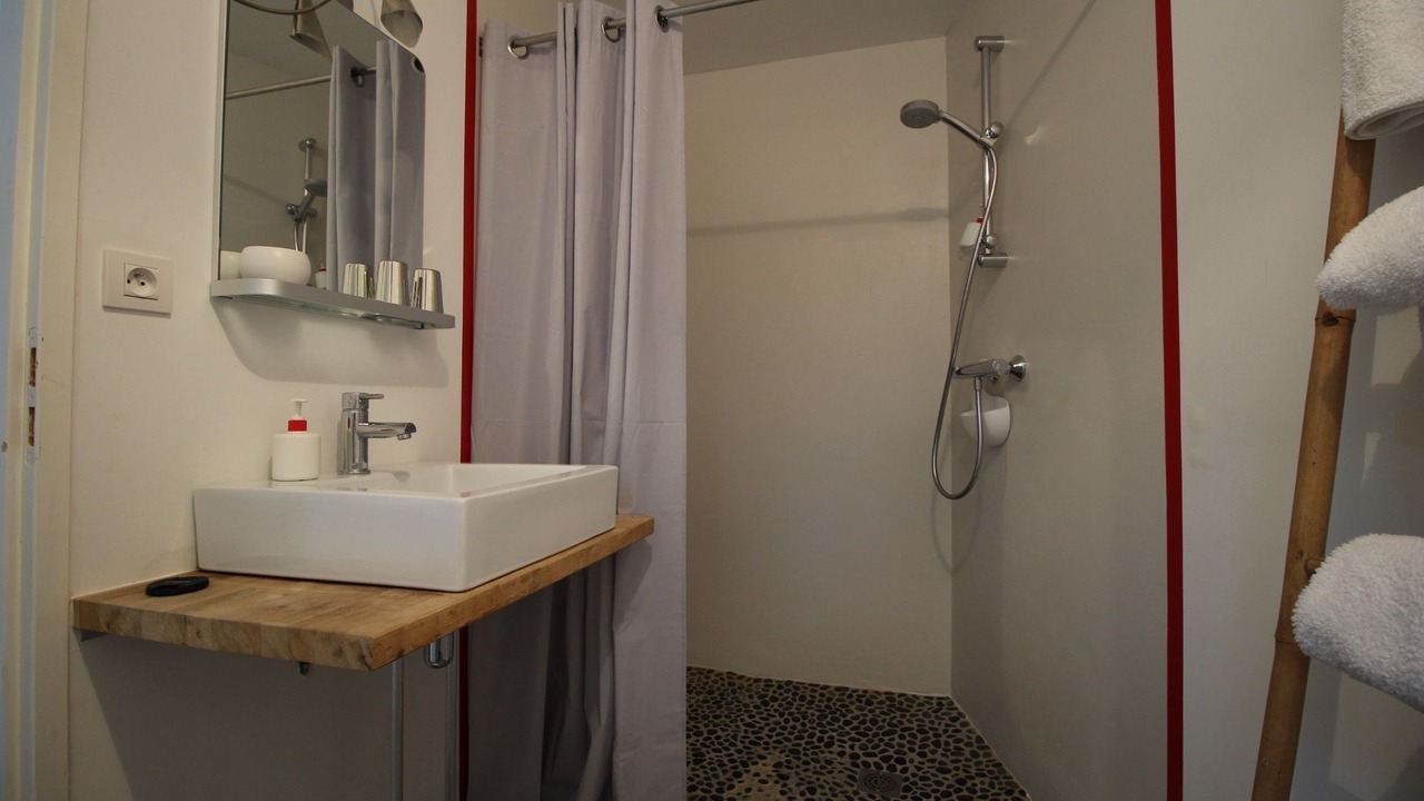 Photo of Bathroom in La Garde-Adhemar