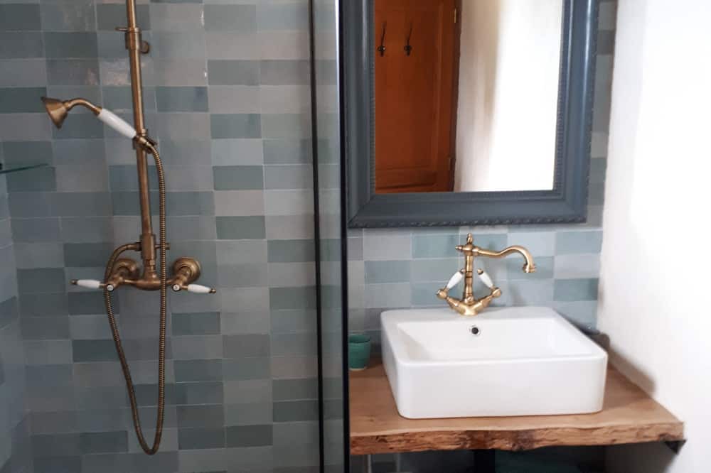 Photo of Bathroom in Saint-Marcel-d'Aredeche