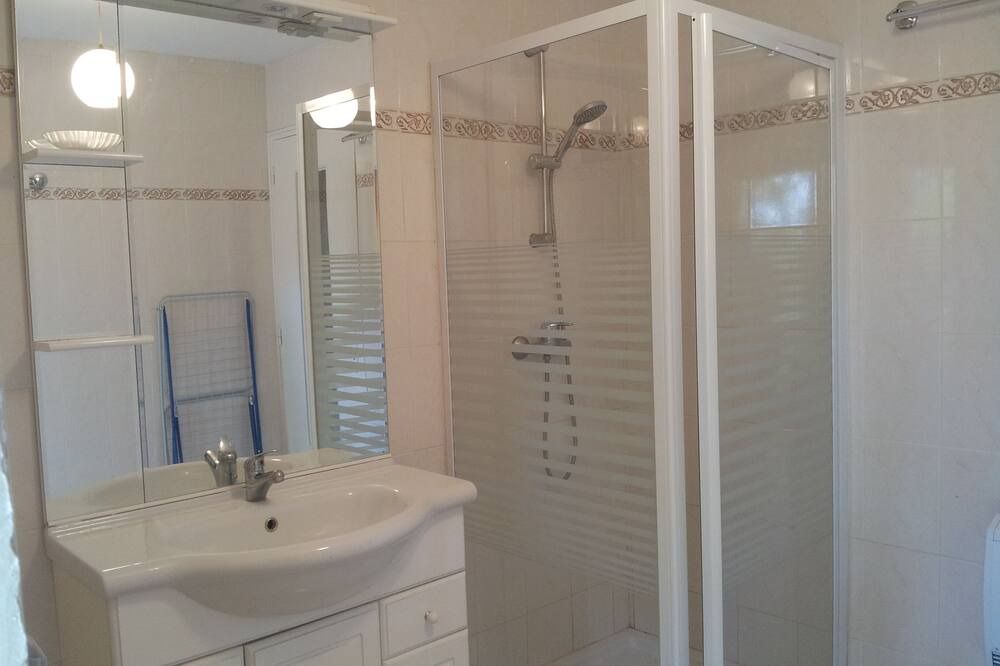 Photo of Bathroom in Brengues