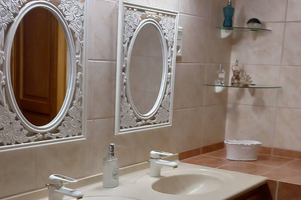 Photo of Bathroom in Beauvoisin