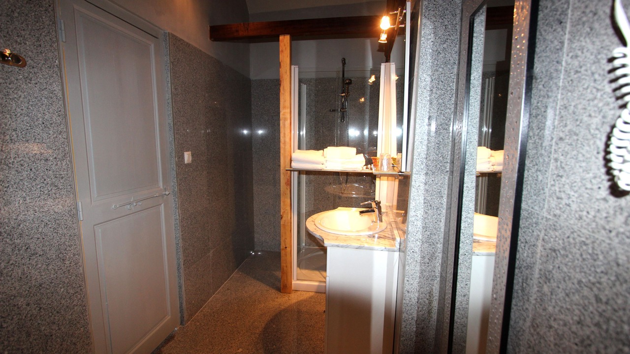 Photo of Bathroom in Island