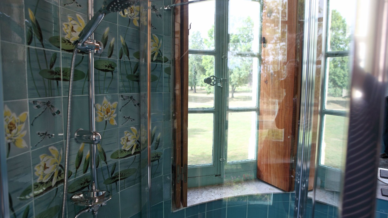 Photo of Bathroom in Island