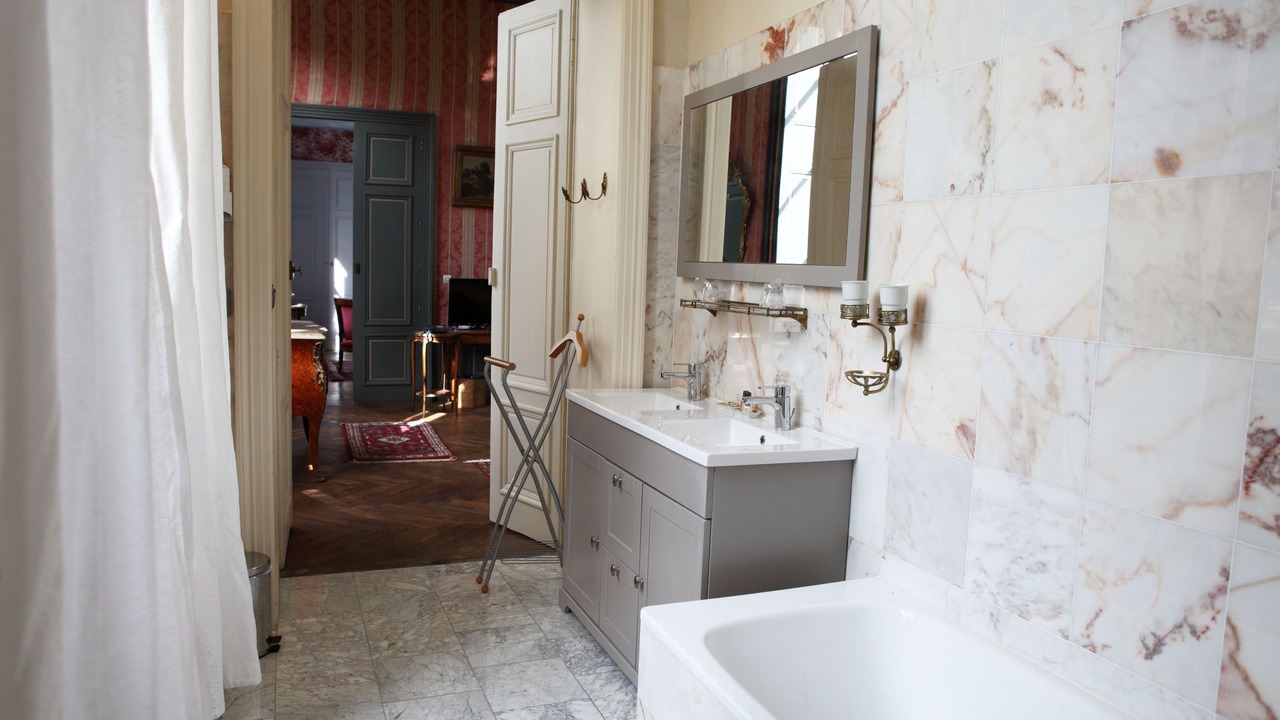 Photo of Bathroom in Island