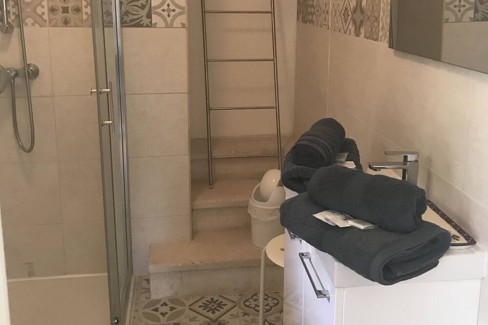 Photo of Bathroom in Vaison-la-Romaine