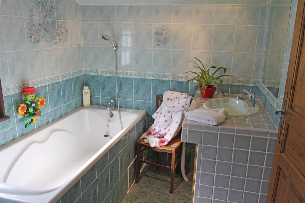 Photo of Bathroom in Mornas
