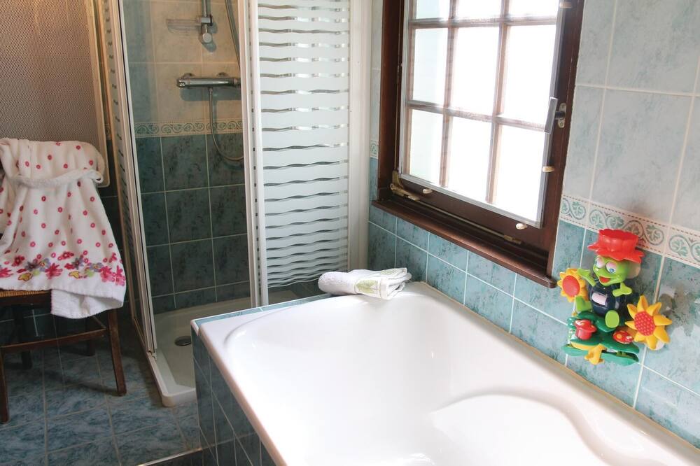 Photo of Bathroom in Mornas