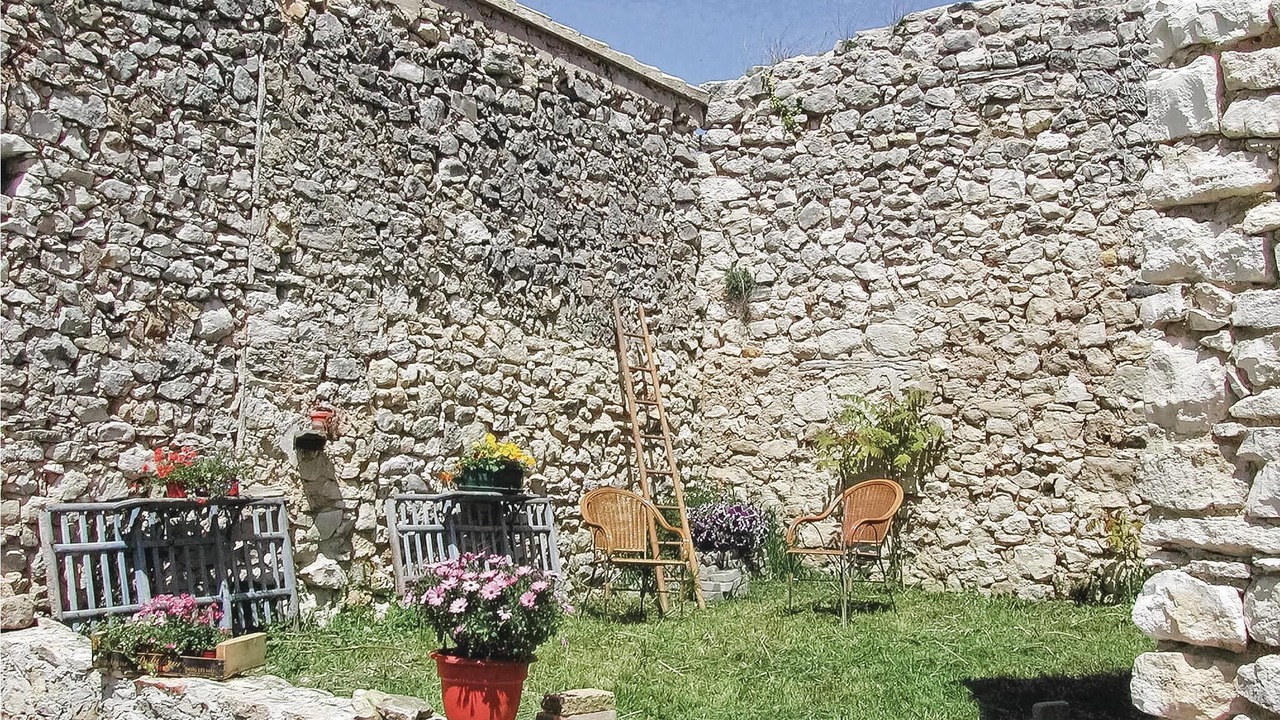 Photo of Outdoor in Methamis