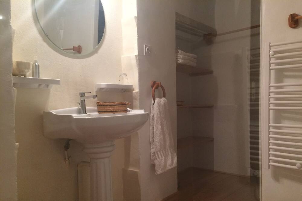 Photo of Bathroom in Visan