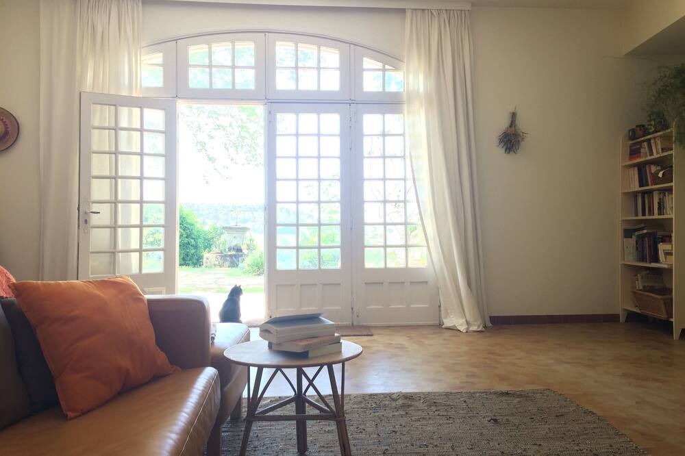 Photo of Livingroom in Visan