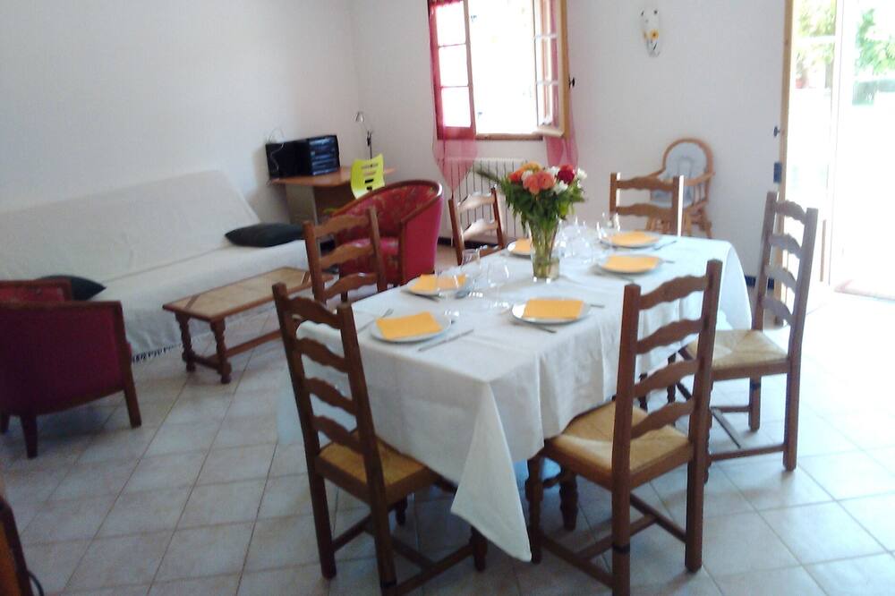 Photo of Livingroom in Mormoiron