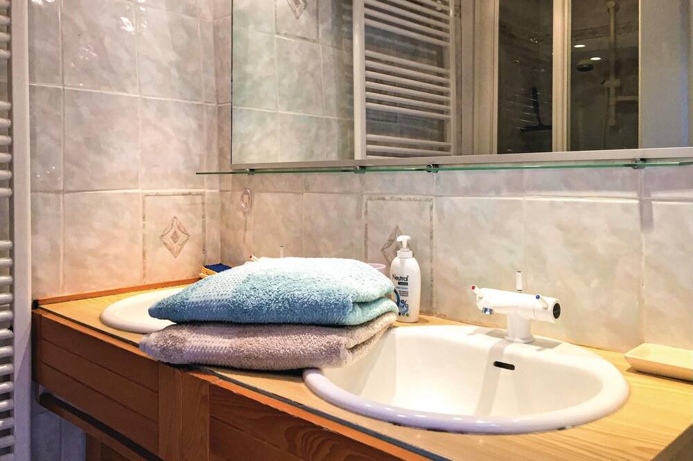 Photo of Bathroom in Grignan