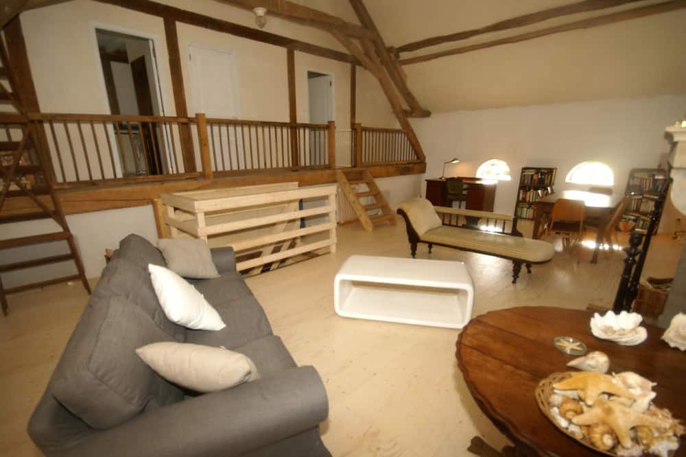 Photo of Livingroom in Saint-Germain-des-Champs