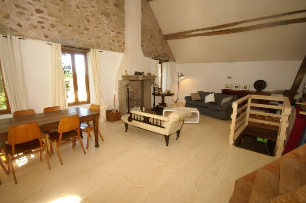 Photo of Livingroom in Saint-Germain-des-Champs