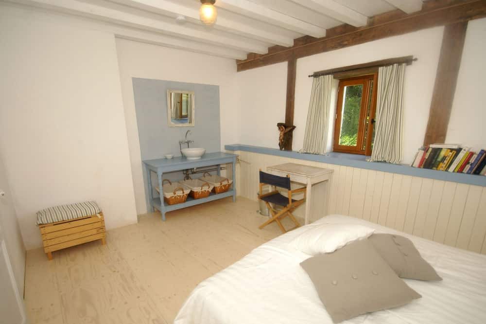 Photo of Bedroom in Saint-Germain-des-Champs