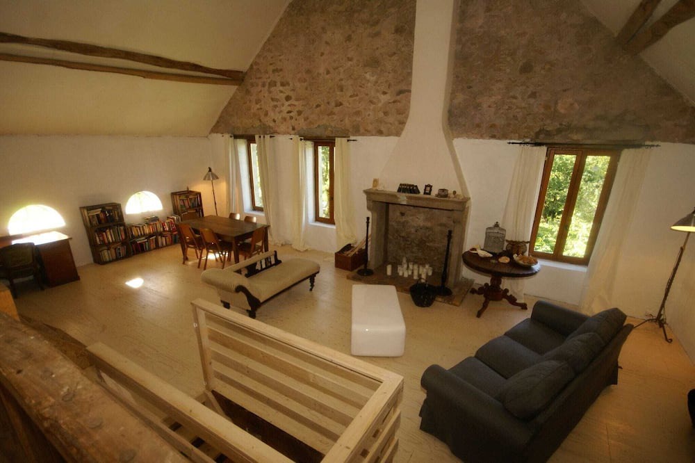 Photo of Livingroom in Saint-Germain-des-Champs