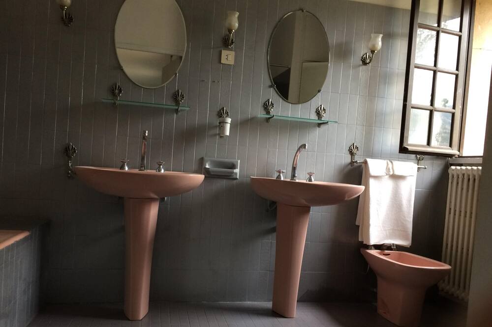 Photo of Bathroom in Taillades