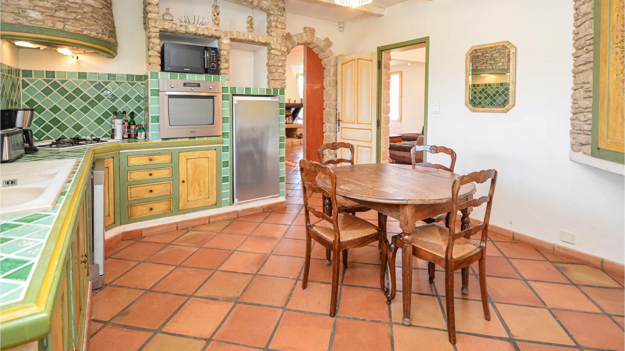Photo of Kitchen in Saint-Pierre-de-Vassols