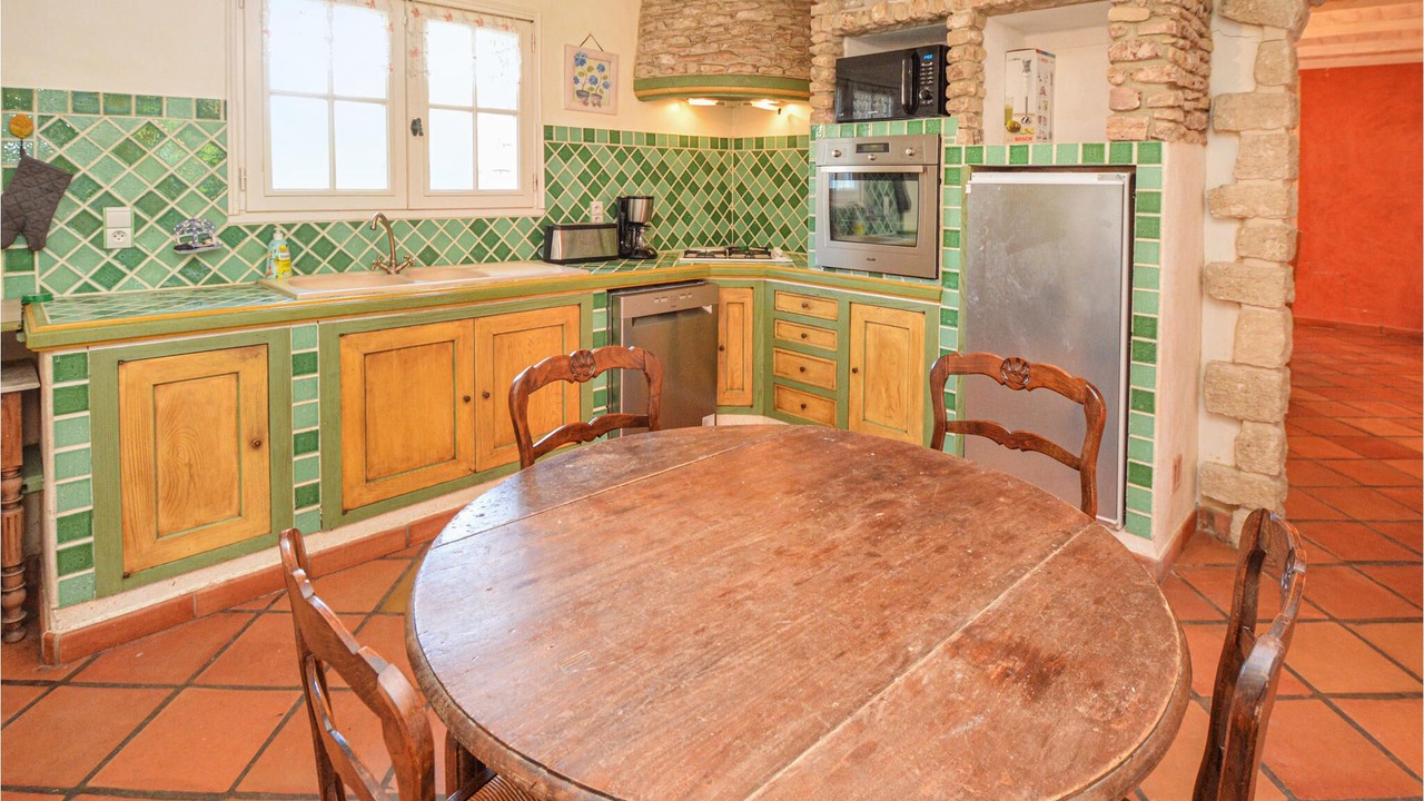 Photo of Kitchen in Saint-Pierre-de-Vassols