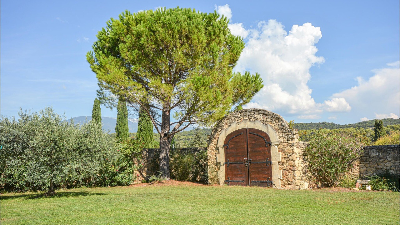 Photo of Outdoor in Saint-Pierre-de-Vassols