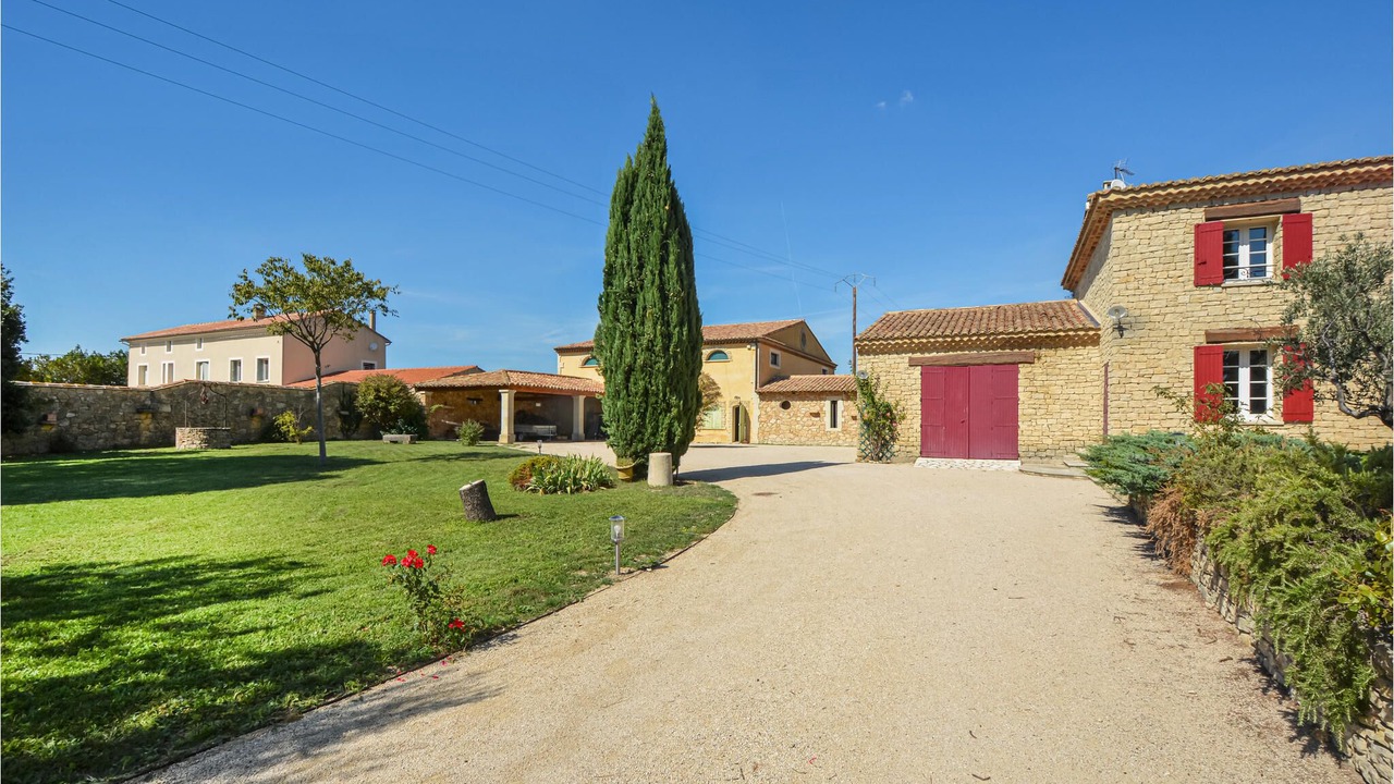 Photo of Outdoor in Saint-Pierre-de-Vassols