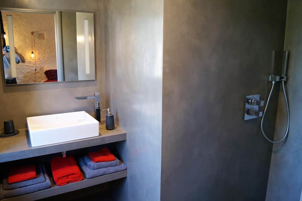 Photo of Bathroom in Faucon