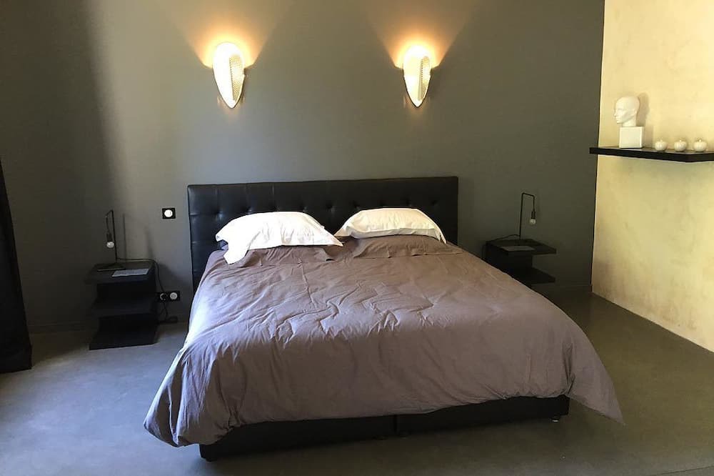 Photo of Bedroom in Faucon
