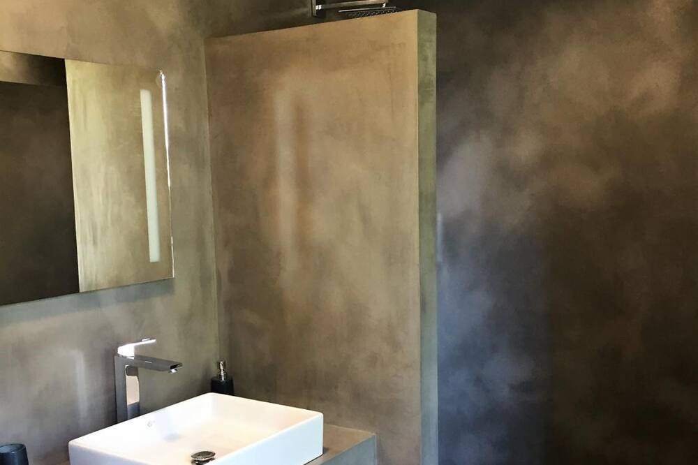 Photo of Bathroom in Faucon