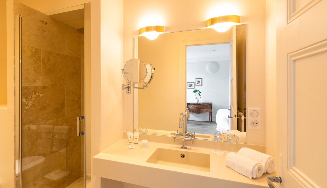 Photo of Bathroom in Vezelay
