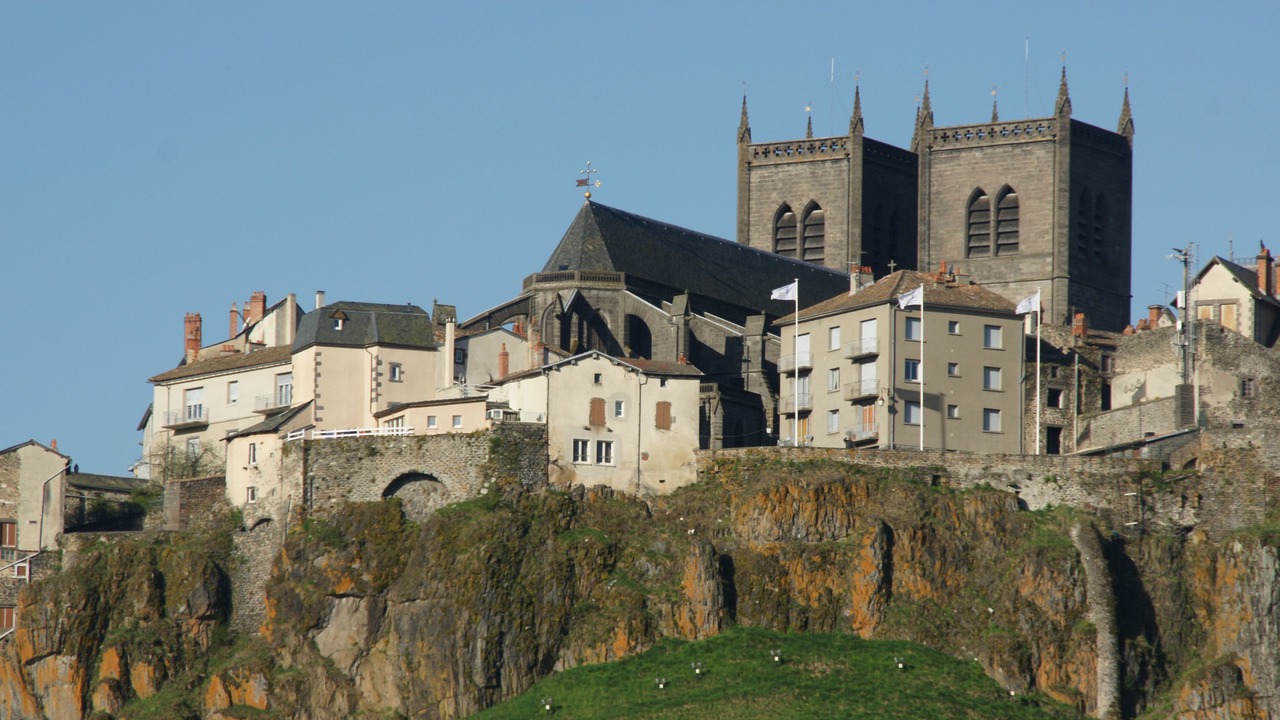 Photo of Buildings in Saint-Flour